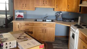 Frigorífic, microones, forn i placa de cuina