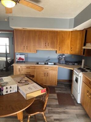 Fridge, microwave, oven, stovetop - Home away from home! (waynetown)