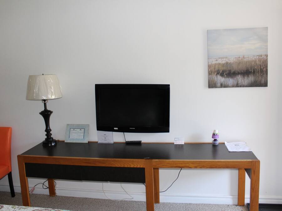 Deluxe Double Room, 2 Double Beds (No Pets)