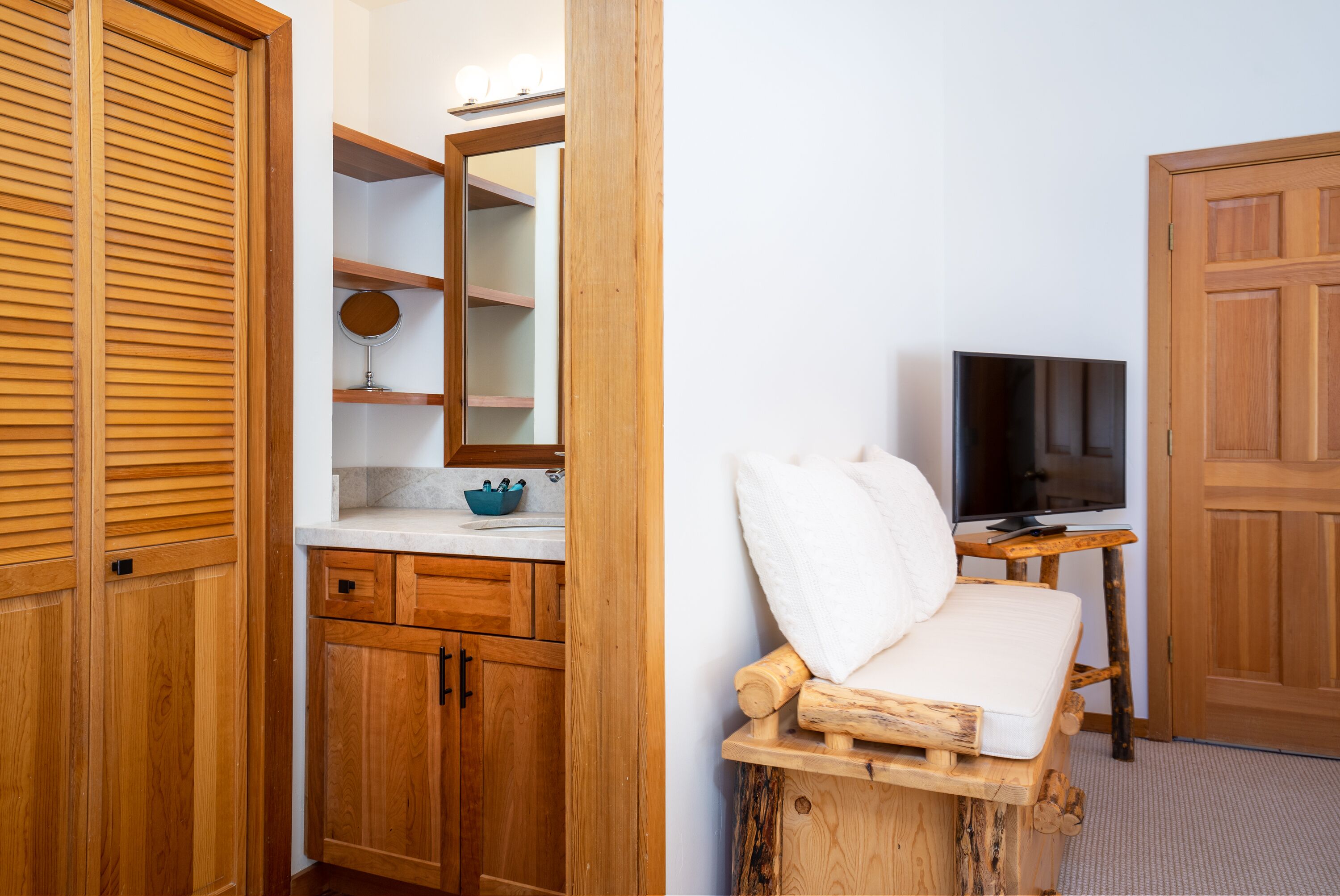 Newly Remodled! Private Luxury Home in Exclusive Resort Neighbor w/5-Star Amentites | Shuttle