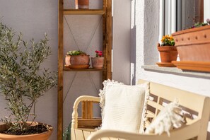 Apartment, Multiple Beds | Living room
