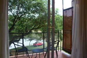 Habitación triple Deluxe | Balcón