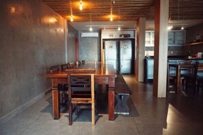Classic Shared Dormitory, Mixed Dorm, Ocean View | Living area - Graffi Beach House (Florianópolis)