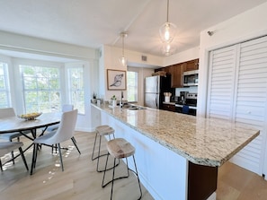 Fridge, microwave, oven, stovetop - BEAUTIFULLY DESIGNED OCEANFRONT CONDO (Tavernier)