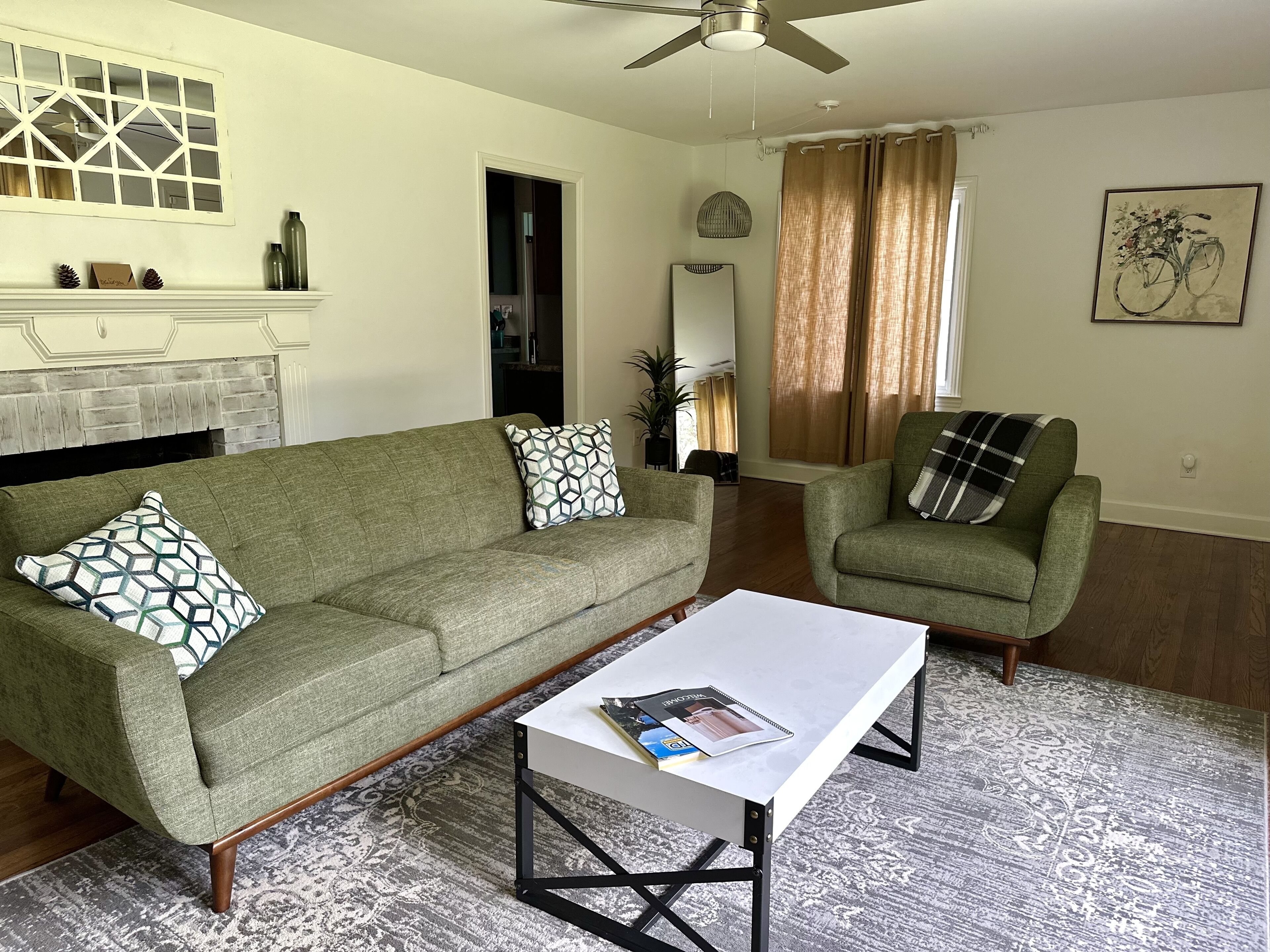 Bicycle Lane Bugalow- nestled between golfing and equestrian communities