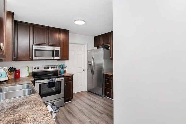 Frigorífic, microones, forn i placa de cuina