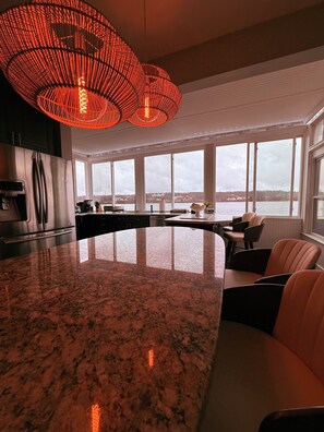 Fridge, microwave, oven, stovetop - RiverView Retreat – Where Classic Charm Meets Coastal Comfort (Somerset)