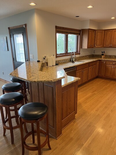 Large home on golf course, close to Seven Oaks, Ledges Park & ISU.  Sleeps 12+