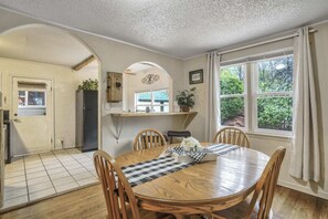 Dining - 3br🌞downtown Manitou🔆patio🏔mtn Views (Manitou Springs)