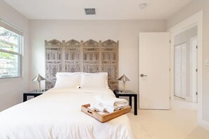 3 bedrooms, desk, iron/ironing board, travel cot