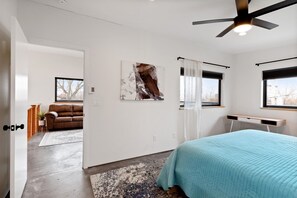 4 bedrooms, travel crib, WiFi