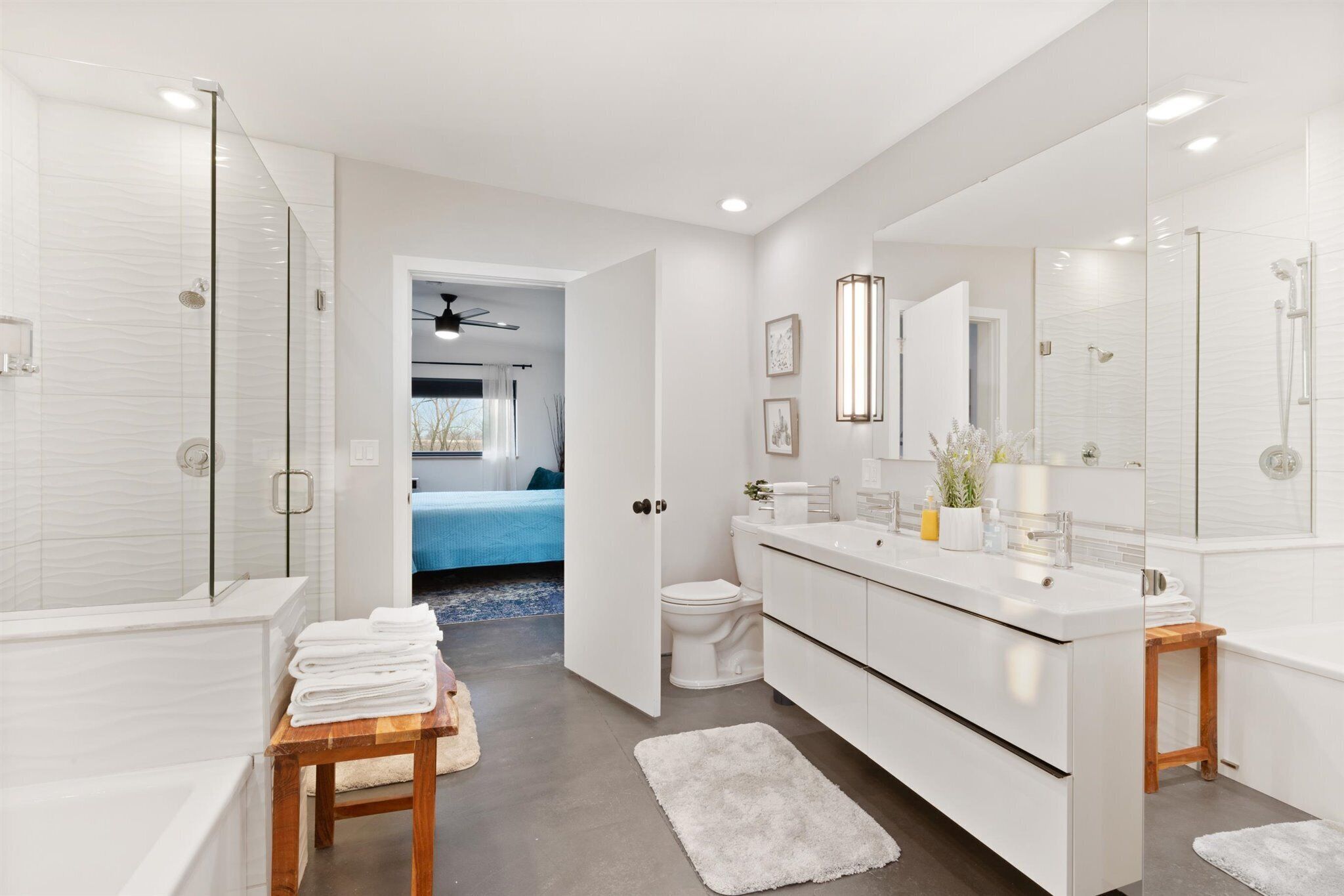 Combined shower/tub