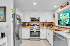 Fridge, microwave, stovetop, dishwasher