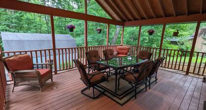 Charming House in Downtown Landrum