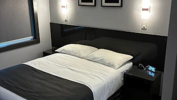 Standard-Studio, 1 Queen-Bett | Hochwertige Bettwaren, individuell eingerichtet