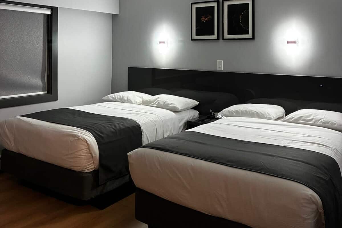 Deluxe dubbelrum - 2 dubbelsÀngar | Gratis wi-fi och sÀngklÀder