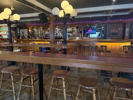 供应午餐和晚餐