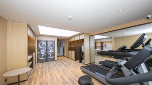 A gym with exercise equipment, a shower area, and a reception desk. - Ji Hotel Xingtai Museum Store (Xingtai)
