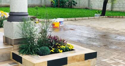 Cozy 4 Bedroom House with a Beautiful Garden