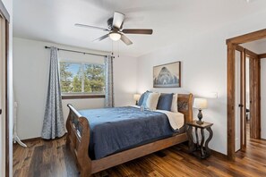 2 bedrooms, iron/ironing board, WiFi, bed sheets - Mountain Escape! Explore town, eat, shop or relax! (Leavenworth)