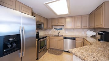 Frigorífic, microones, forn i placa de cuina