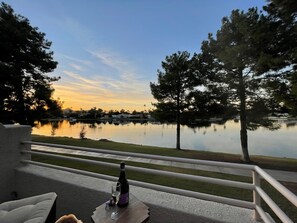 Property grounds - Gorgeous Lake Front Views in Prime Scottsdale Location! (Scottsdale)