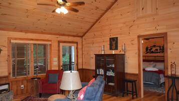 2 bedrooms, desk, free WiFi, bed sheets