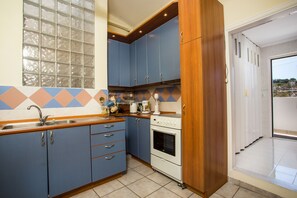 Refrigerador, horno, placa de cocina, lavavajillas