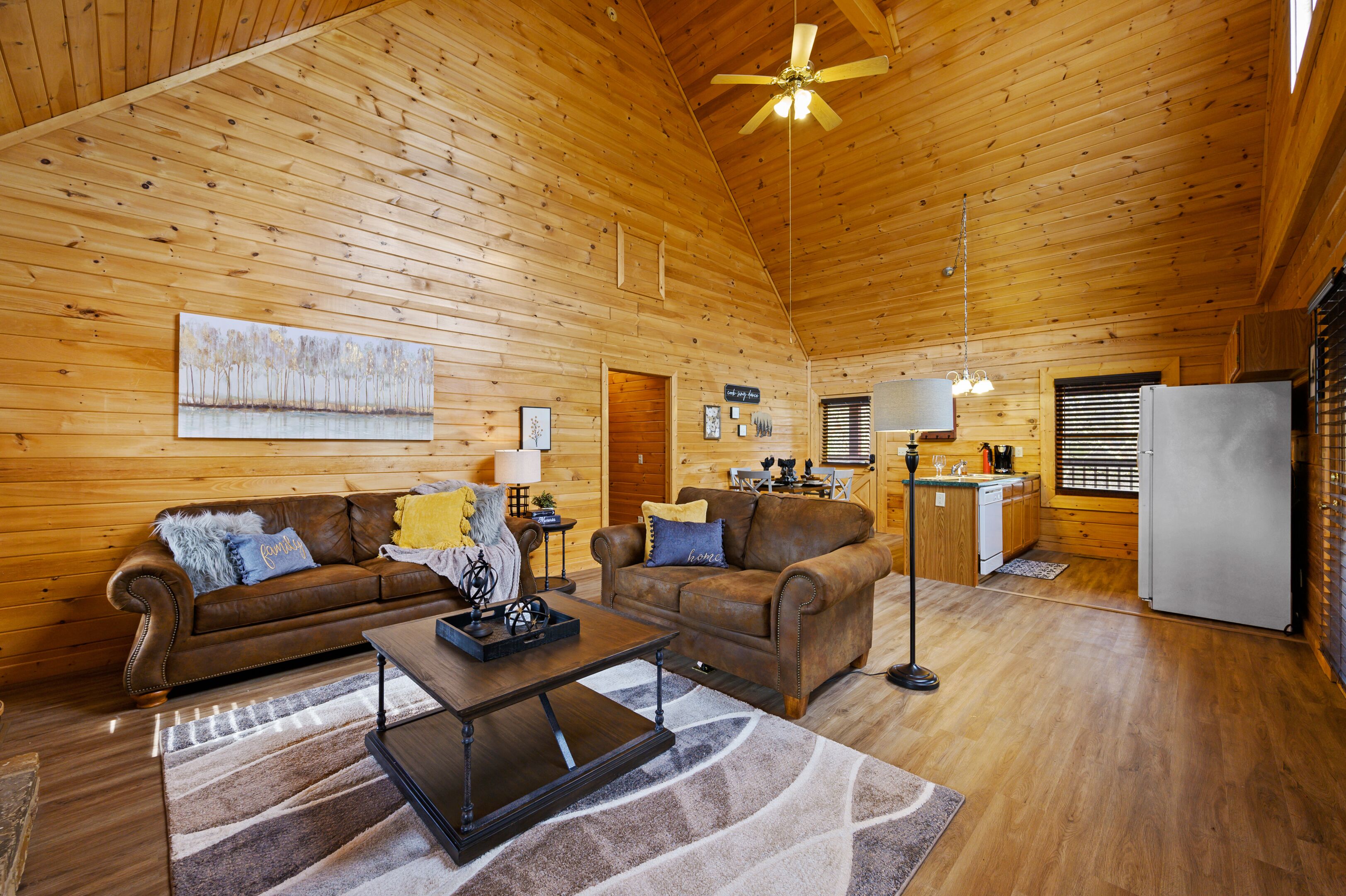 It's the most wonderful time of the year! Private 2 King beds/bath. Hot Tub