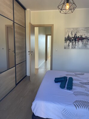 2 bedrooms, iron/ironing board, travel crib, free WiFi