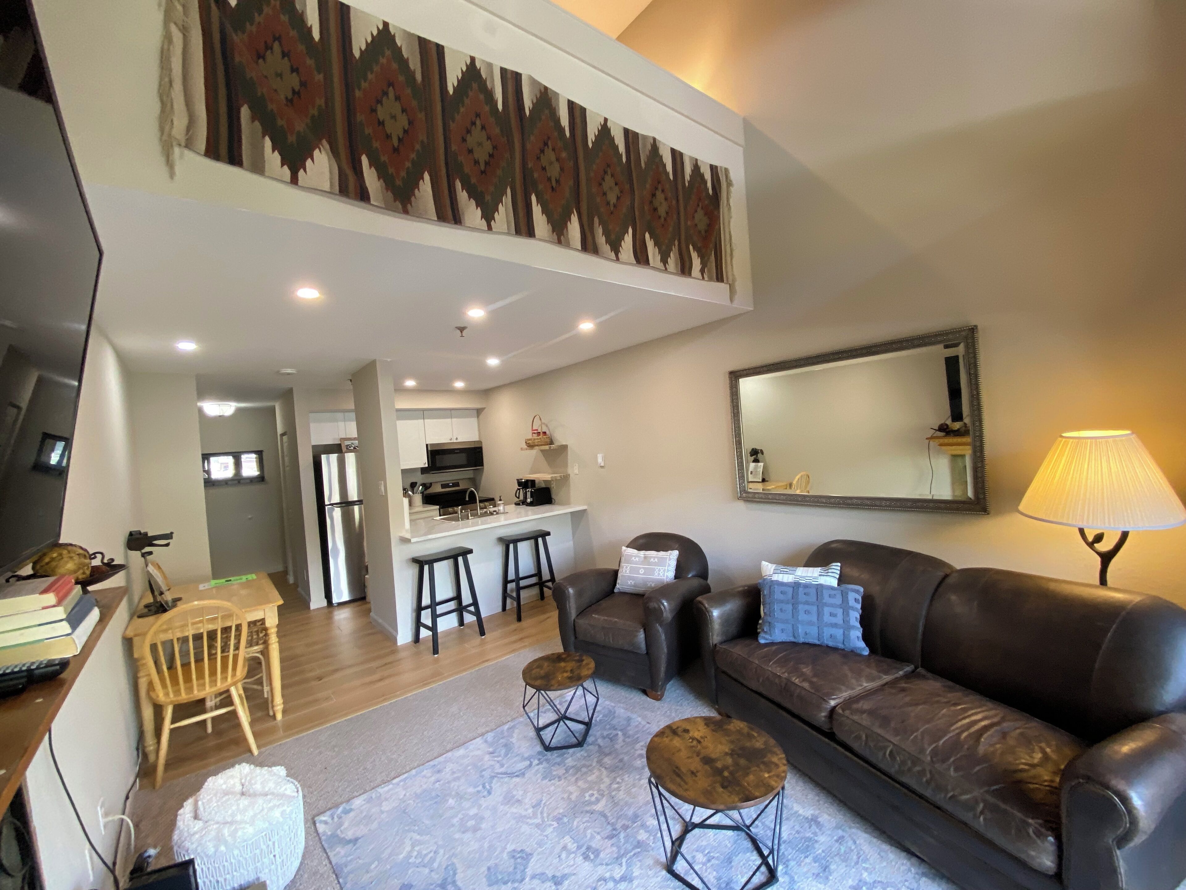 Älytelevisio, DVD-soitin, kirjoja