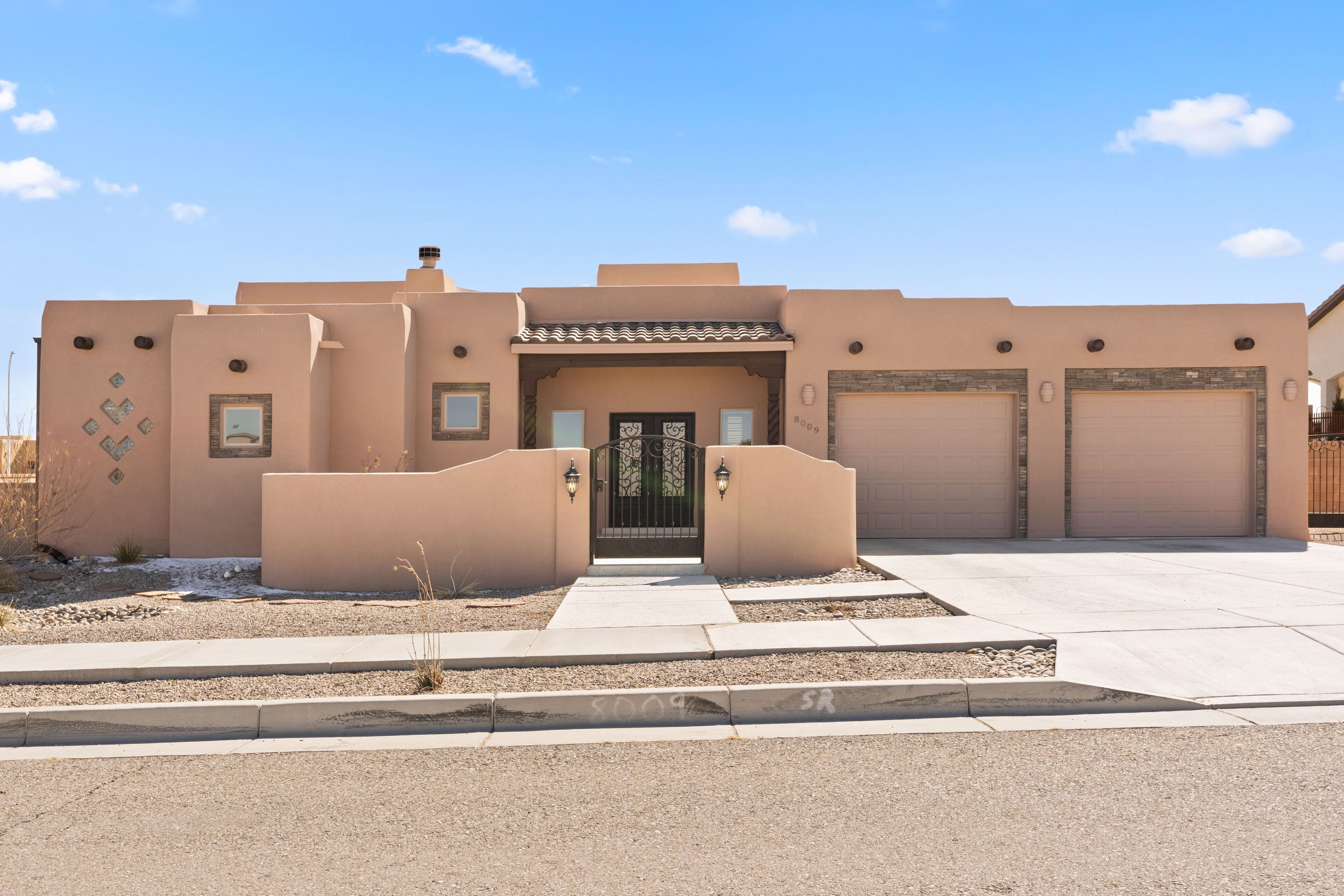 Great Custom Home New Heated Pool & Hot Tub