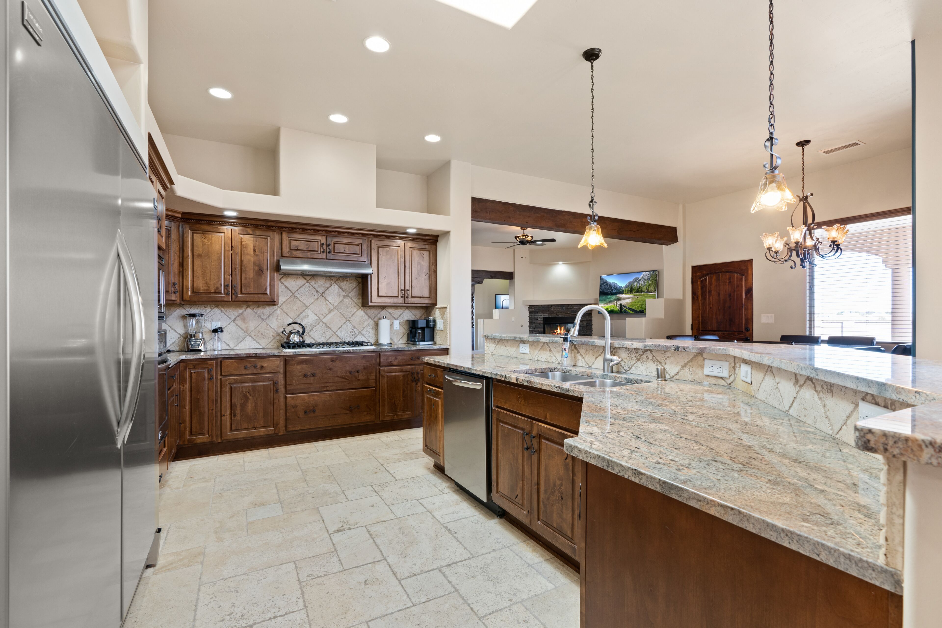 Great Custom Home New Heated Pool & Hot Tub