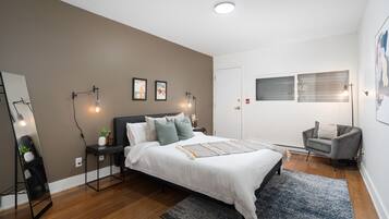 1 bedroom, premium bedding, pillow-top beds, laptop workspace