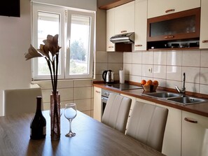 Fridge, microwave, oven, stovetop - Apartment Neon - One Bedroom Apartment with Balcony (Zadar)