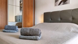 1 bedroom, iron/ironing board, WiFi, bed sheets - Apartment Neon - One Bedroom Apartment with Balcony (Zadar)