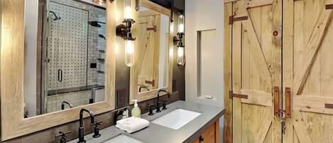 House (3 Bedrooms) | Property amenity