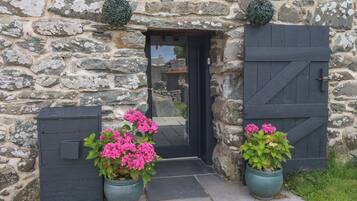 Cottage | Exterior detail