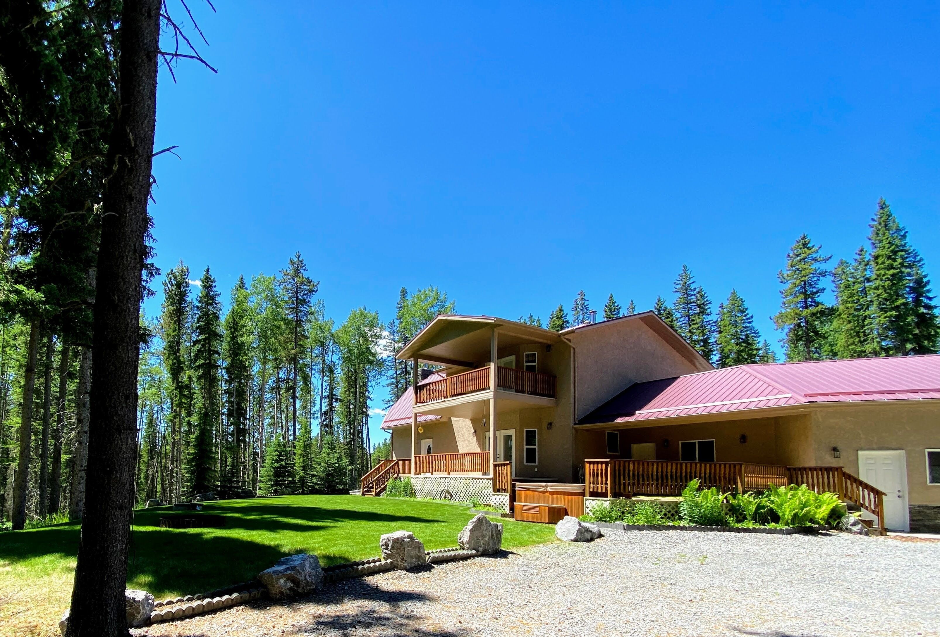 Shunda Creek Place is 5 star VBRO mountain retreat.