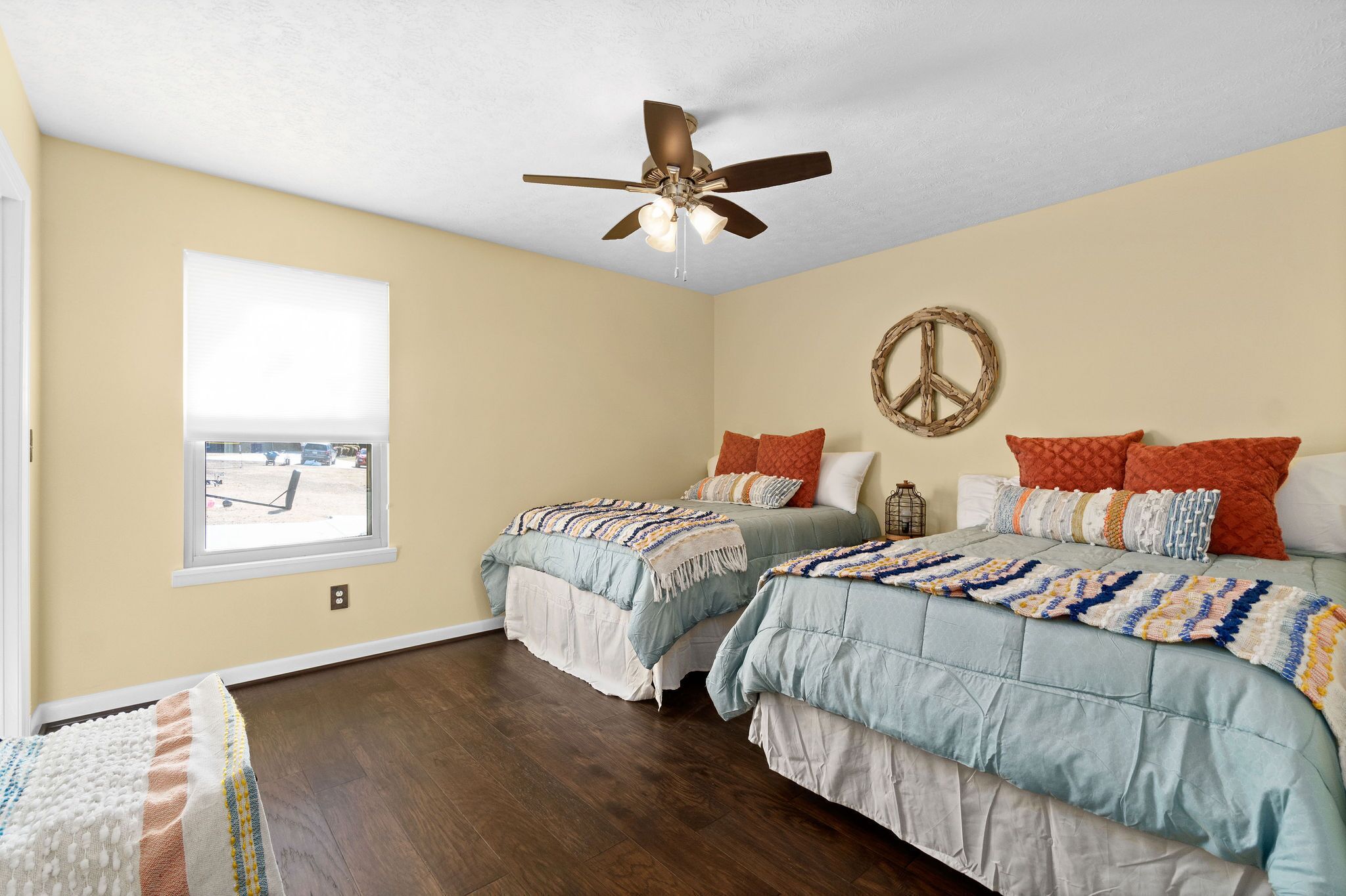 3 bedrooms, iron/ironing board, travel cot, free WiFi