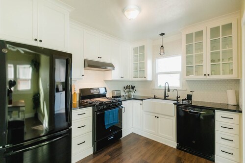 Cozy 2 bedroom house in South Sacramento