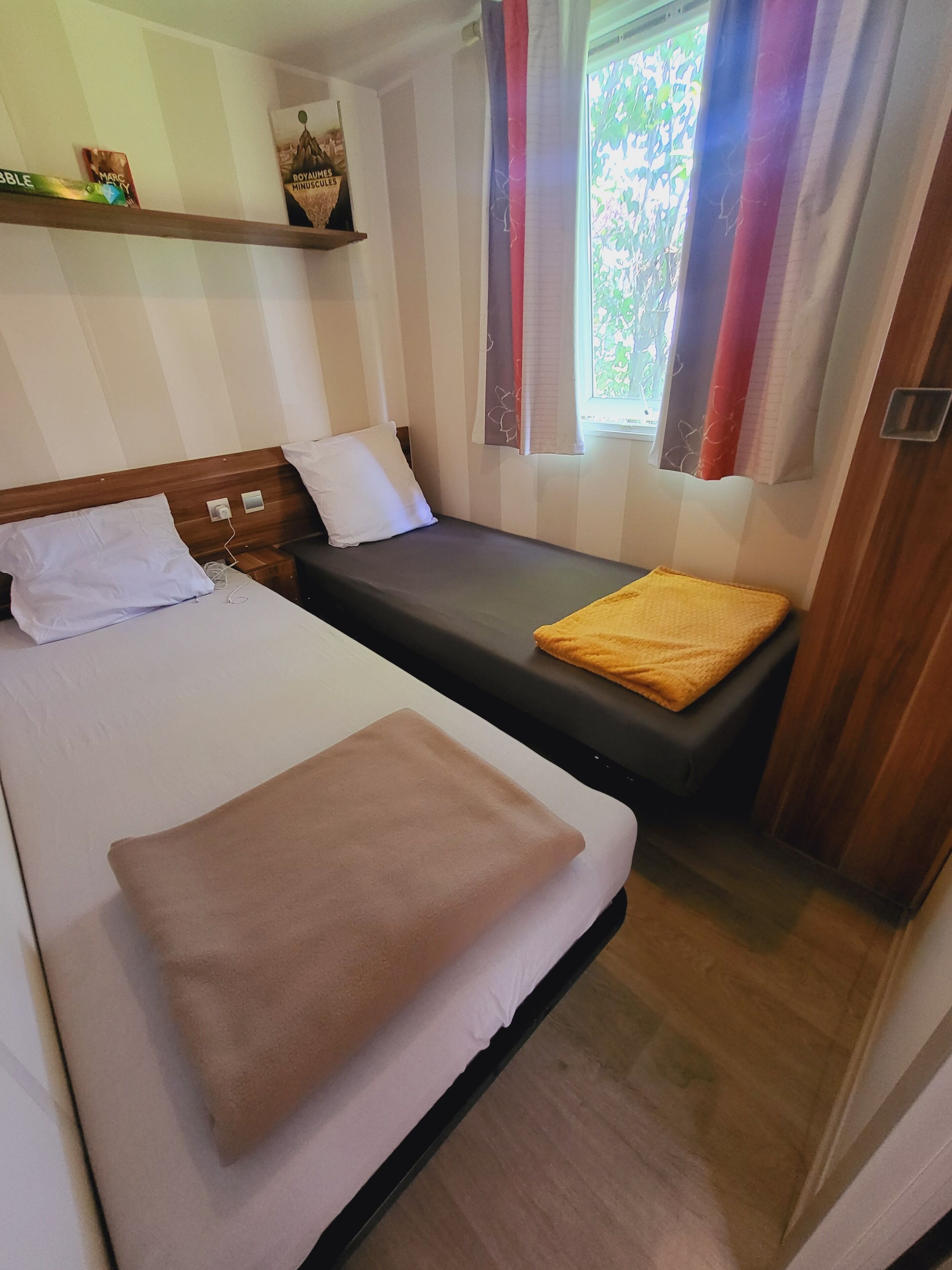 pretty mobile home located in a 4 **** campsite