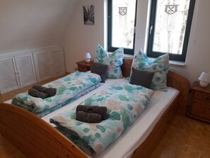 3 bedrooms, in-room safe, desk, iron/ironing board