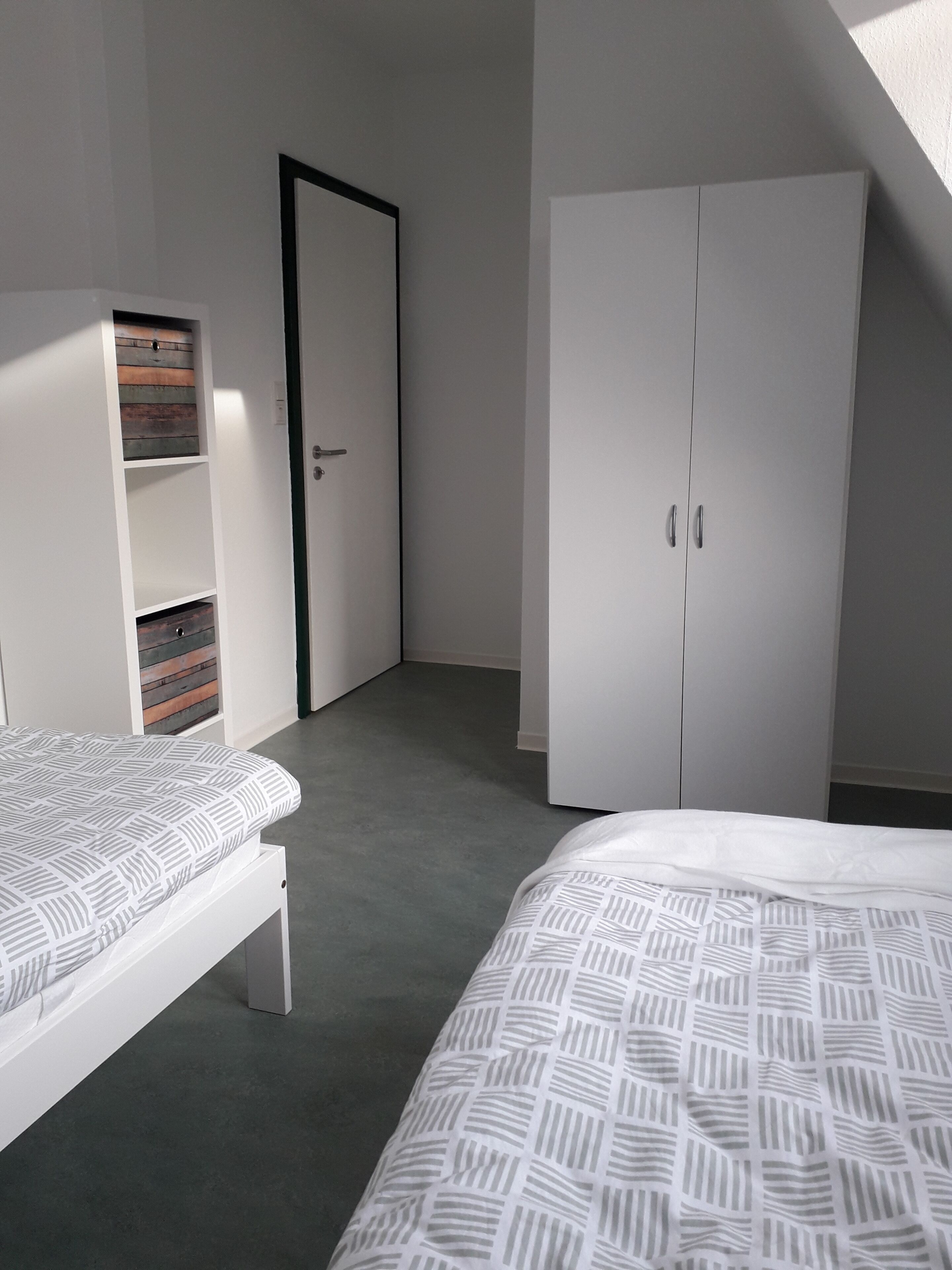 3 habitaciones, caja de seguridad en la habitación y escritorio 