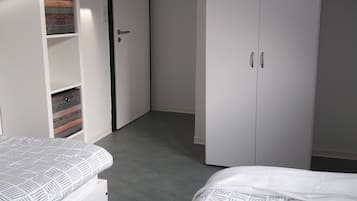 3 habitaciones, caja de seguridad en la habitación y escritorio