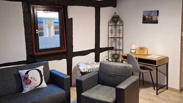 Smart-TV, Bücher, Stereoanlage