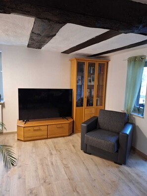 Smart TV, books, stereo - Apartment "Altstadtblick" - centrally located in the half-timbered town. (Alsfeld)