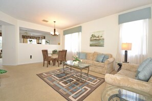 House, 4 Bedrooms | Living room