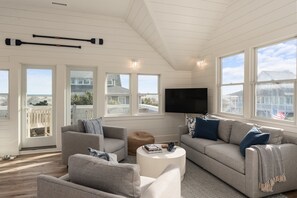 Smart TV, books - Ocean Front Cottage 2023 Total Renovation Pet Friendly 5 Star Home BHI Club (Bald Head Island)