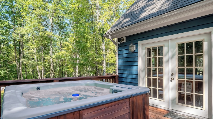 Black Bear Retreat by Taylor Made Deep Creek